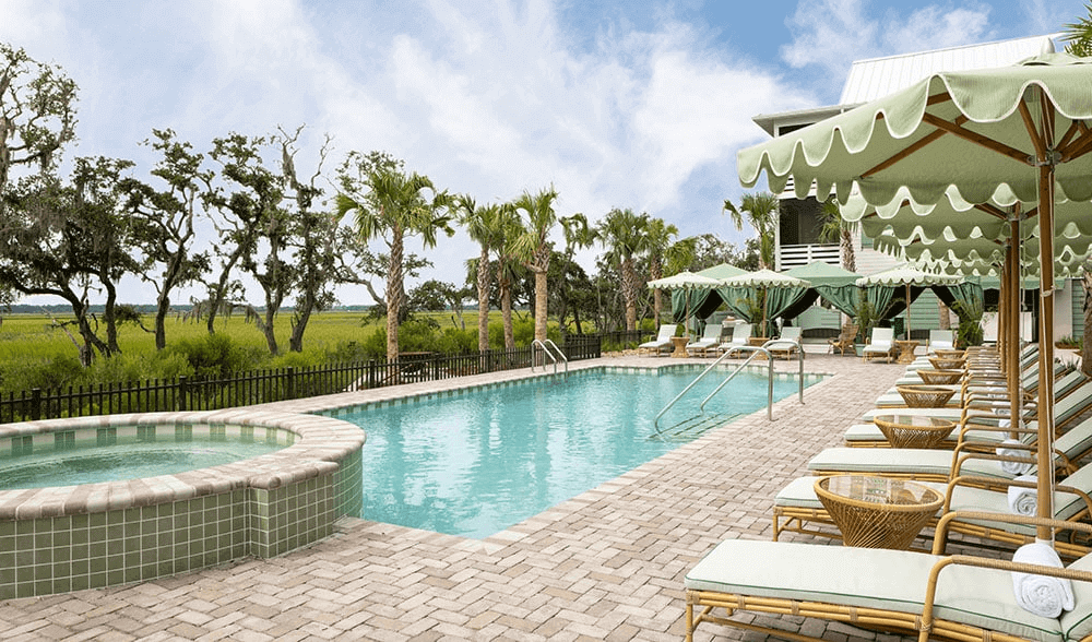 The Dunlin Auberge: A Poolside Paradise