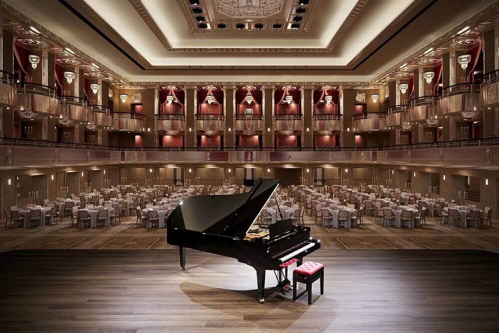 Grand reopening of Waldorf Astoria New York, showcasing luxury, set for spring 2025 in Manhattan.